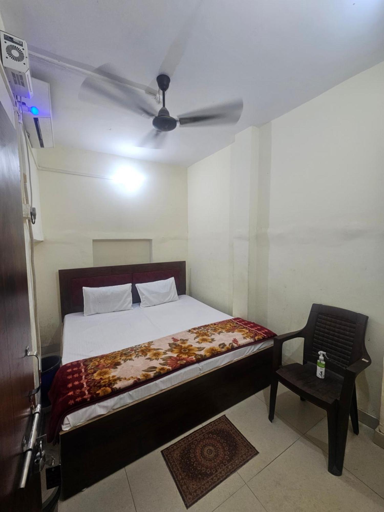 Ramlala Paying Guest House Stay Just 100M From Saryu Ghat, Ayodhya Δωμάτιο φωτογραφία